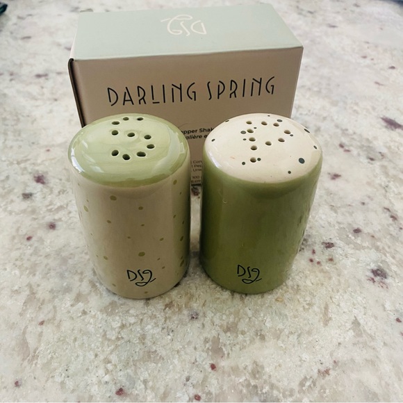 DARLING SPRING Ceramic Salt & Pepper Shakers Green Polka Dots Original Box - Picture 3 of 9